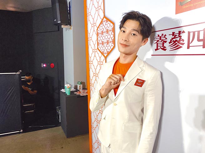 宋偉恩昨為飲品擔任打氣大使。（洪秀瑛攝）