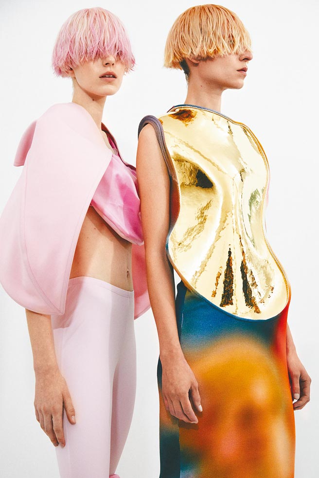 充满各种狂想的独特设计，Loewe本季的设计充满各种精神层面对谈作品。（Loewe提供）