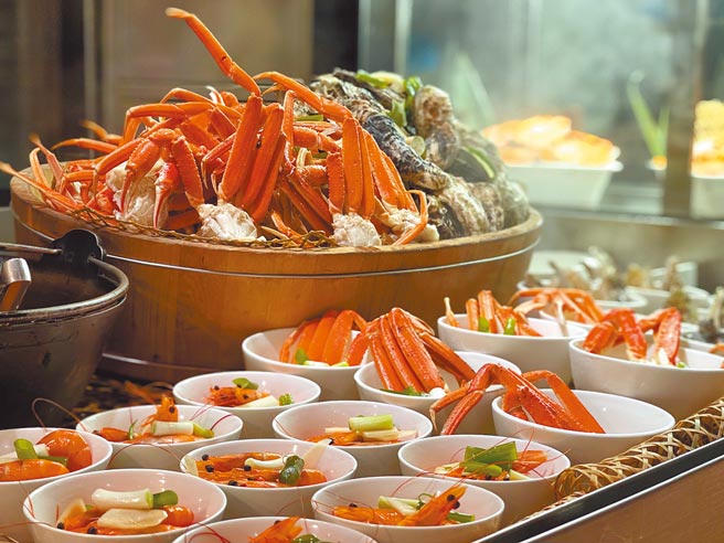 十二厨独家引进加拿大的顶级雪蟹脚，清蒸和冷食的滋味都能尝到。（台北喜来登大饭店提供）