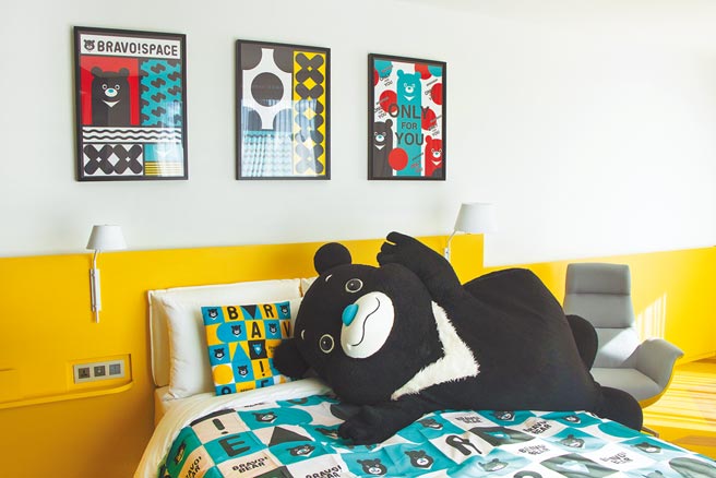 南港老爺行旅推出熊讚主題房「熊讚摩登房」。（南港老爺行旅提供）