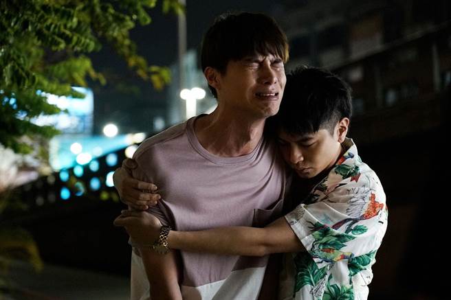 宋伟恩（左）和杨铭威戏里的感情受瞩目。（华视提供）