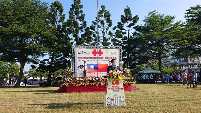 台南市长黄伟哲10日在国庆升旗典礼前致词。（程炳璋摄）