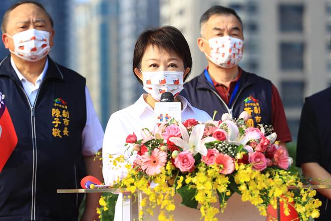 民調顯示，台中市長盧秀燕施政滿意度高達7成，台北市議員羅智強表示，「媽媽的力量，更讓人感動」。（陳世宗攝）