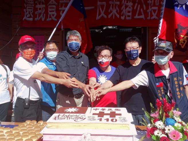 立委郑正钤（右三）、中国广播公司董事长赵少康（邱立雅摄）