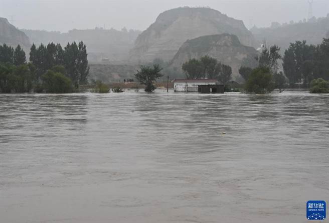 这是9日拍摄的汾河河津段河面。(新华社)