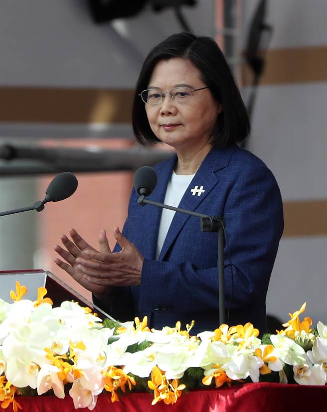 蔡英文总统国庆演说，在两岸关系上，藏在细微处的温和讯息，被蔡总统所提「四个坚持」的强硬姿态几乎遮蔽不见，但更强硬的玩火修辞，则昭然若揭。（刘宗龙摄）