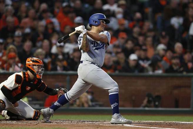 道奇投手乌瑞亚斯击出1分打点的安打。（路透）