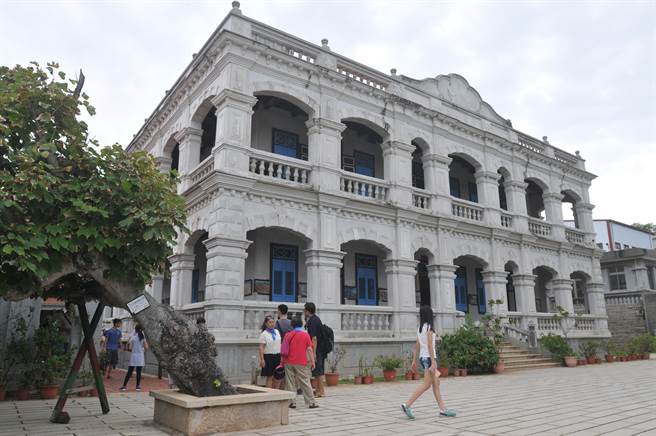 1921年兴建，曾是「金门官兵休假中心」所在的陈景兰洋楼。（李金生摄）