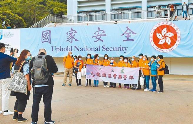 香港警务处处长萧泽颐表示，《香港基本法》订明港人享有结社及集会自由，但不能滥用自由，如果不尊重法治，就无资格讲自由。（新华社）