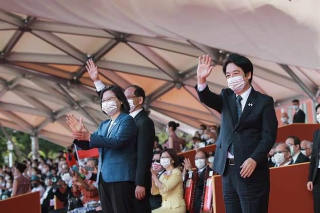 蔡英文总统的国庆演说，提到「中华民国与中华人民共和国互不隶属」，这是讲给独派听的；当年民进党追求「法理台独」，现在只剩下「阿Q台独」、「嘴炮台独」。（图/取自赖清德脸书）