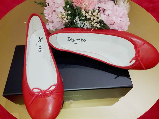 法國性感女星碧姬·巴鐸 (Brigitte Bardot) 在其電影中穿上了紅色Cendrillon舞鞋而聲名大噪。