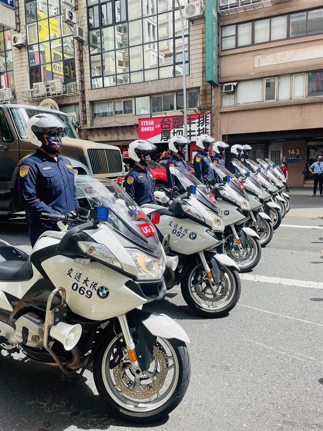 内政部警政署参加110年双十国庆大会展演活动，进行「安定社会、非我莫属」表演项目，新北市警局交通大队很荣幸能获邀一同参与国庆大会演出。（新北交大提供）