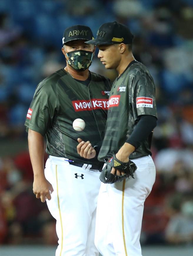 樂天桃猿曾仁和。（陳怡誠攝）