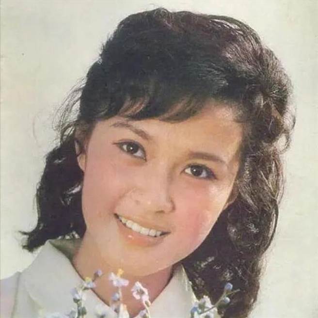 方舒年輕時是大美人，紅遍80年代大陸演藝圈。（圖／微博）