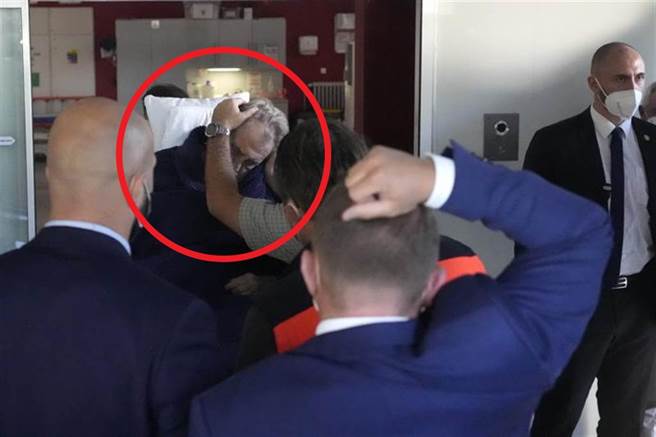 長期以來肝病纏身的齊曼在會談後，隨即被送往布拉格軍事大學醫院。（圖／美聯社）