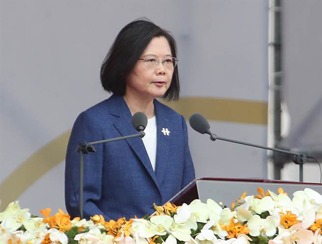 蔡英文總統在雙十國慶大會演說拋出「四個堅持」。（鄭任南攝）
