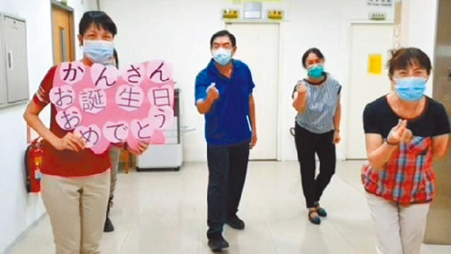 台南市警四分局幹部拍影片祝賀分局長甘炎民生日，遭批馬屁文化。（讀者提供／程炳璋台南傳真）