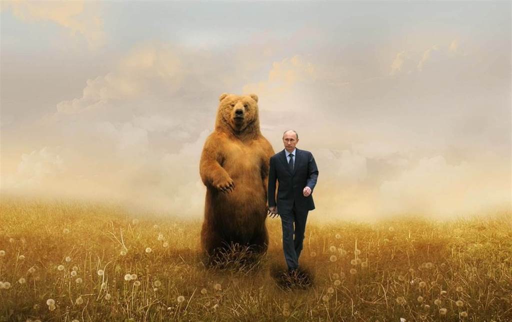 俄国政府推特，以普丁与熊同行的图片为他祝寿。图/@Russia(photo:ChinaTimes)