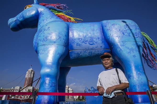 李登信虽然黑手出身，打造的雨马不仅深受孩子喜欢，更被李永丰称为「艺术品」。