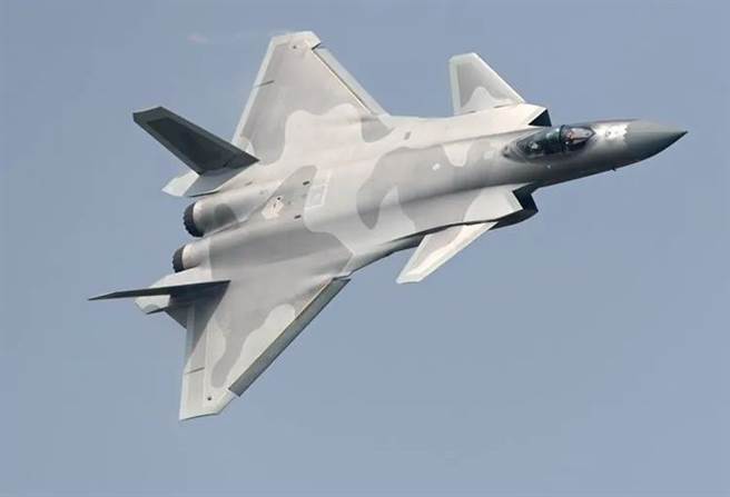 陆媒认为，到2025年，中共有希望在「前线部署」的5代战机数量上与美国匹敌，毕竟美国在全球部署军力，5代战机分散后能拿来部署在中国周边的数量恐怕有限。（图／中新社）