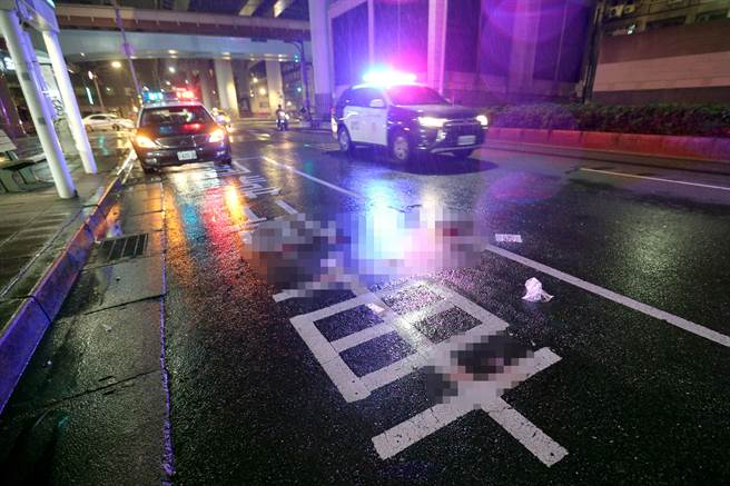 警方到场进行车祸后续处理。（黄世麒摄）