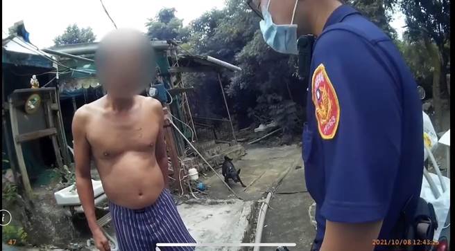 仁武警方到鳥松區查緝彭姓毒品通緝犯（左）。（翻攝照片／林瑞益高雄傳真）