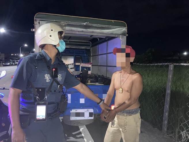 台東警方逮捕偷車又酒駕的賴姓竊嫌。（民眾提供）