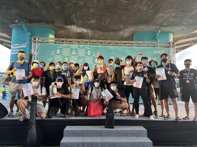 台中龙舟代表队再创佳绩，国际龙舟锦标赛勇夺冠军。（台中市府提供／卢金足台中传真）