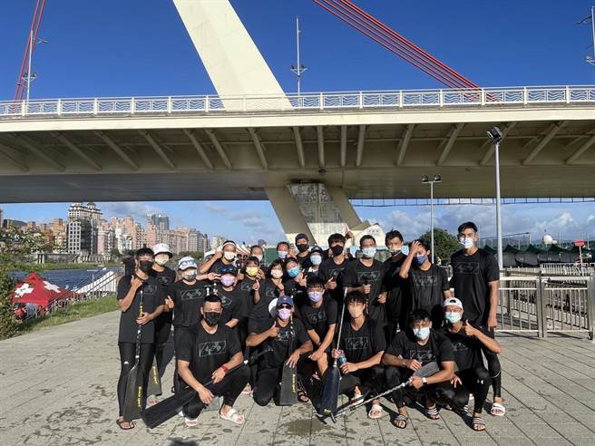 台中龙舟代表队再创佳绩，国际龙舟锦标赛勇夺冠军。（台中市府提供／卢金足台中传真）