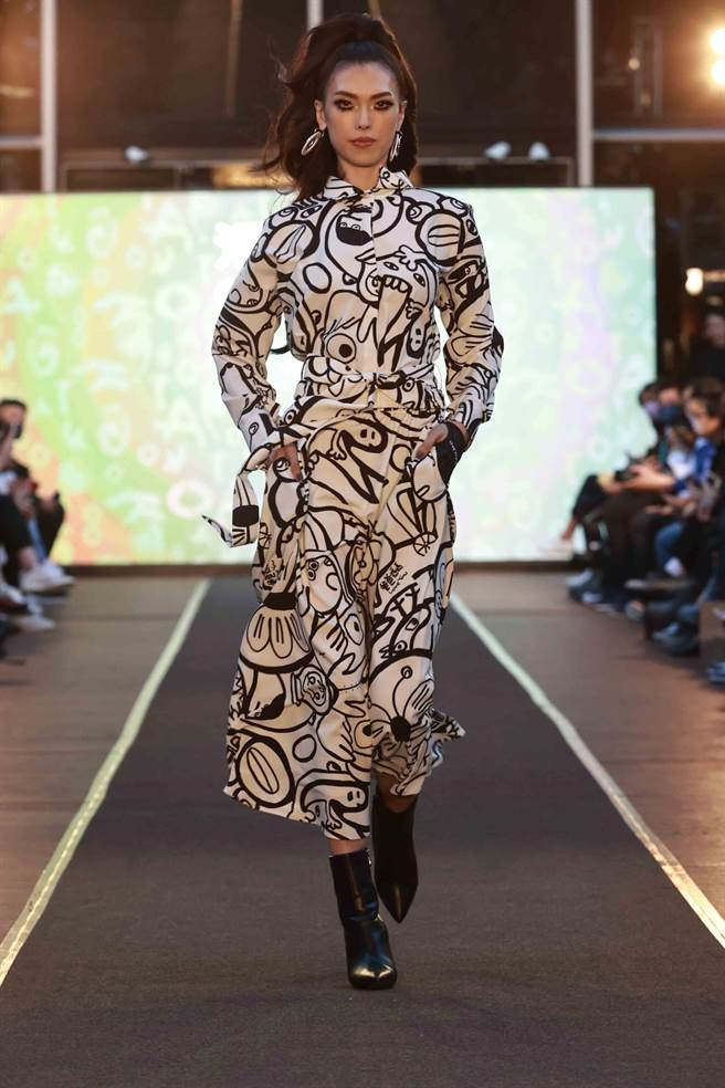 伊林名模王思伟演绎GIOIA PAN潘怡良2022春夏系列。（臺北时装周提供）