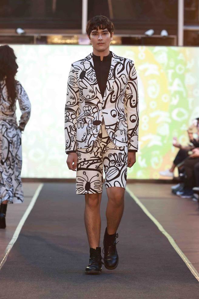 伊林话题模特李制益演绎GIOIA PAN潘怡良2022春夏系列。（臺北时装周提供）