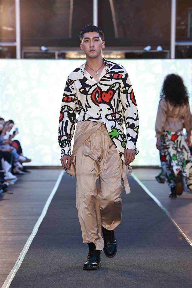 伊林话题模特廖彦龙演绎GIOIA PAN潘怡良2022春夏系列。（臺北时装周提供）