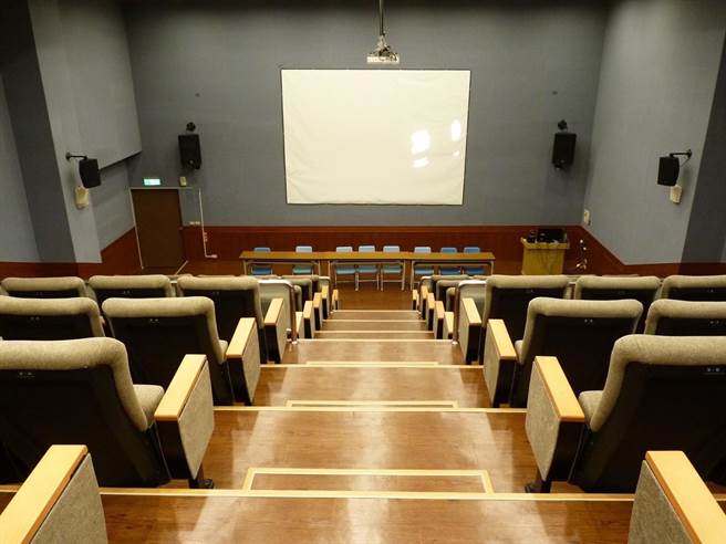 基隆市政府爭取前瞻基礎建設計畫，投入1980萬元，改善全市21所國民中小學視聽教室。（基隆市政府提供／陳彩玲基隆傳真）