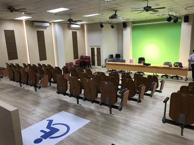 基隆市政府爭取前瞻基礎建設計畫，投入1980萬元，改善全市21所國民中小學視聽教室。（基隆市政府提供／陳彩玲基隆傳真）