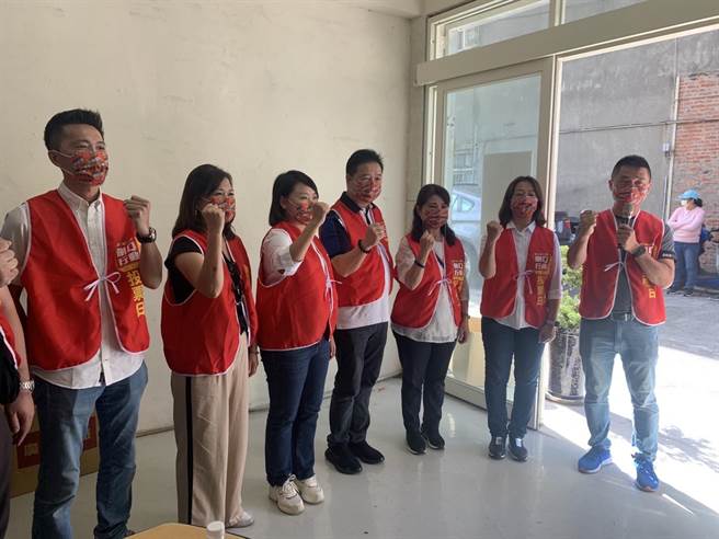 新北市議員林金結等人今天前往台中幫刪Q總部助陣。（刪Q總部提供／陳淑娥台中傳真）