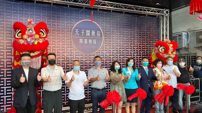 高雄天子阁饭店筹备2年，狠砸7亿元，选在国庆假期试营运，住房百分百，业者未来也将锁定国旅客。（柯宗纬摄）