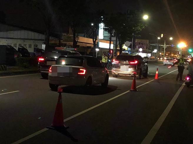 永康警方9、10日2晚共查獲12件酒駕。（民眾提供／曹婷婷台南傳真）