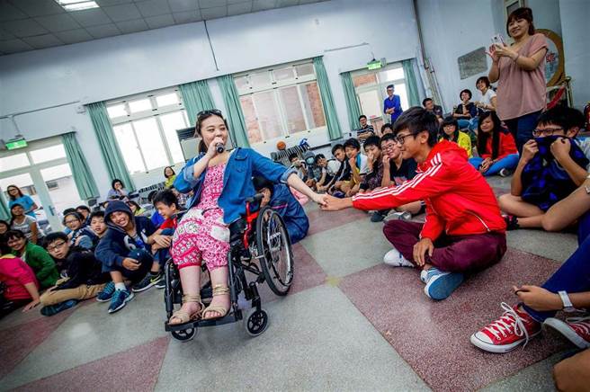 拥抱障碍的女孩──林欣蓓。(图/林欣蓓提供)