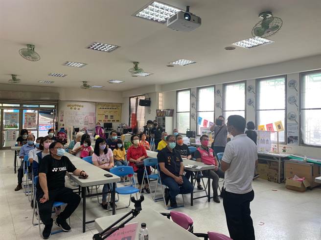 基隆暖暖區在地民眾盼能將天橋下空間活化，多次透過參與式工作坊活動共同討論。（基隆市暖暖區公所提供／陳彩玲基隆傳真）