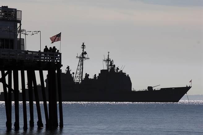 美國巡洋艦－香普蘭湖號（USS Lake Champlain）。(圖/美聯社)