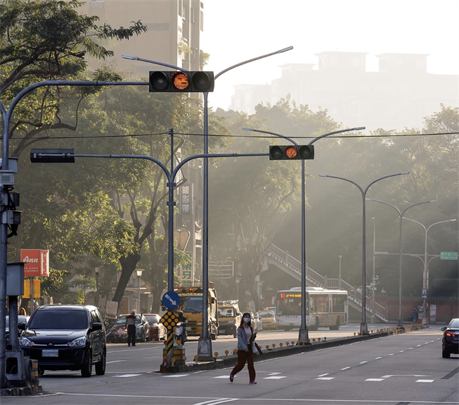 林佳龍強調，將PM2.5降到最低的任務，這也是歷任市長都不能逃避的責任。（翻攝林佳龍臉書）