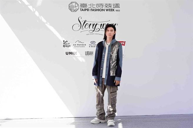 黄霆睿着Story Wear品牌服饰，于松菸四号仓库观秀。（臺北时装周提供）