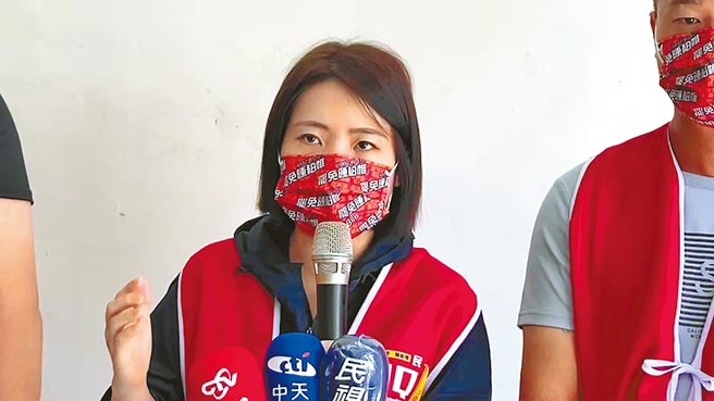 国民党台北市议员徐巧芯声援罢免陈柏惟，她并狠酸「民进党无情切割陈柏惟」。（删Q总部提供／王文吉台中传真）