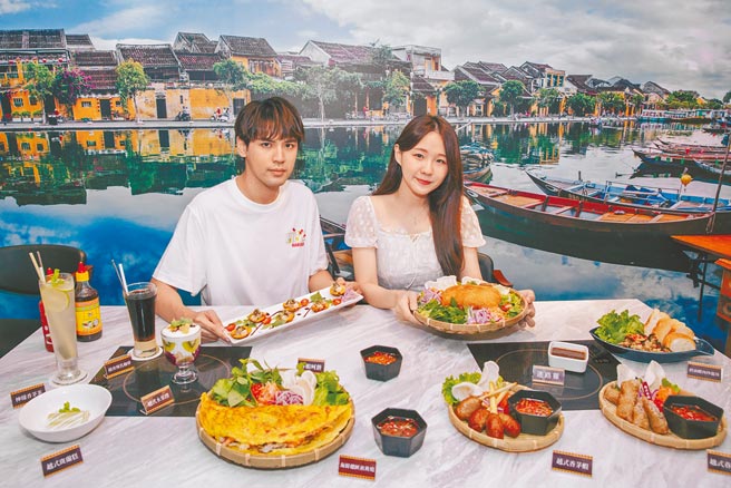 陈零九（左）在东区开餐厅，女友呼呼陪同出席开幕剪彩。（餐厅提供）