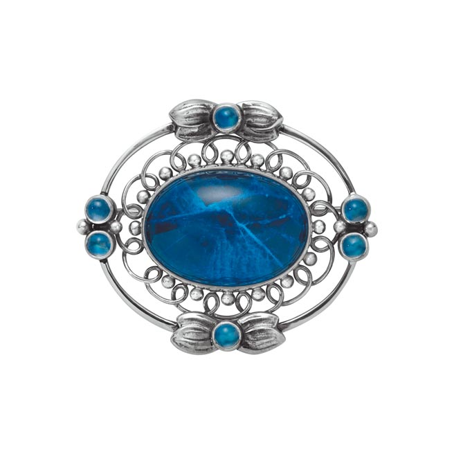 乔治杰生编号91月光花语MOONLIGHT BLOSSOM限量订制方钠石蓝月光石胸针，2万8000元。（Georg Jensen提供）