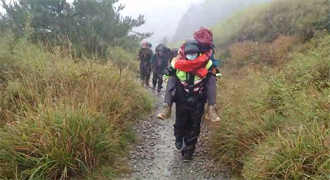 露營遇颱風侵襲 登山客小奇萊步道凍僵失溫 警民合作驚險救命