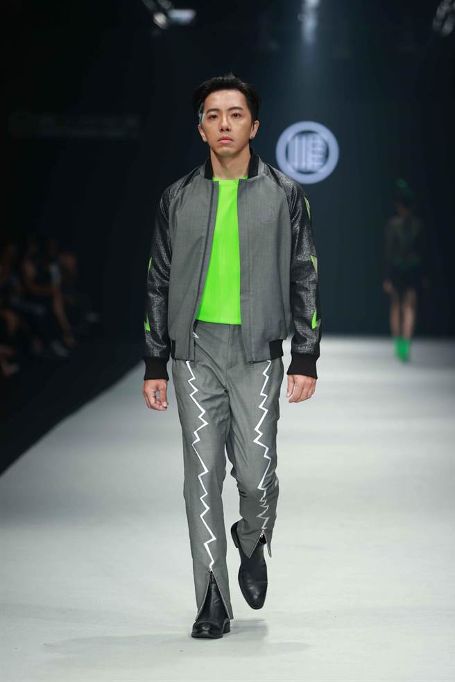 坤达为WANGLILING首度登上伸展台。（臺北时装周提供）