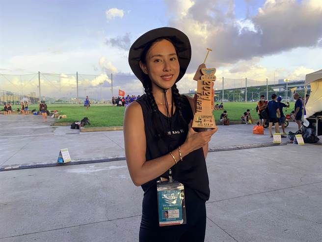 房思瑜參與龍舟賽成功拿下女子組冠軍。（TVBS提供）