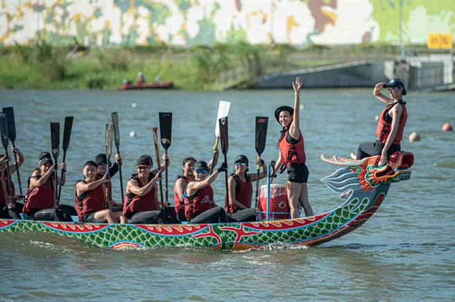 房思瑜擔任20人中的靈魂人物「鼓手」。（TVBS提供）