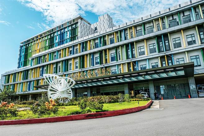 中華電信將在新竹台大分院生醫醫院建置5G企業專網環境，共同加速推動5G智慧醫療服務。（羅浚濱攝）